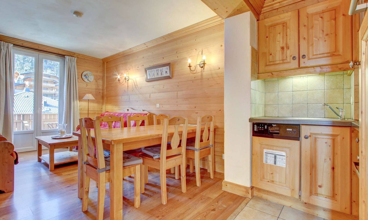 Morzine Apartment | Lodge 8 : Comfortable two bedrooms close to centre