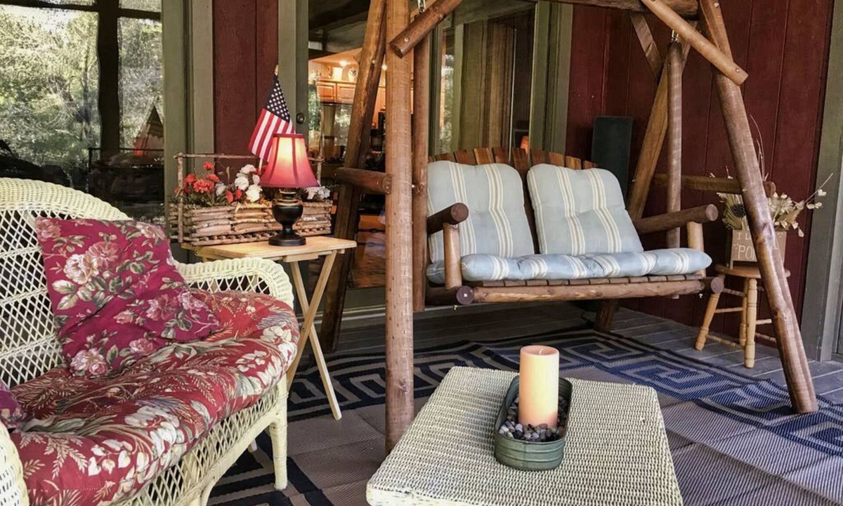 Mountain Home Cabin | Lodge Between the Lakes - With Adjacent Indoor Pickleball Court