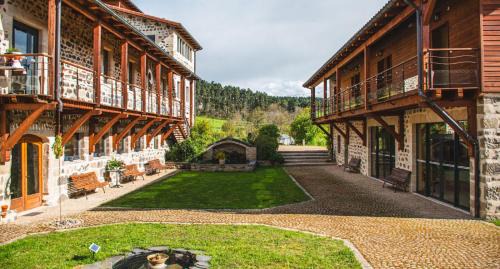 Saint-Pierre-Eynac Hotel | Lodge LES JARDINS D'ESPALADOUS