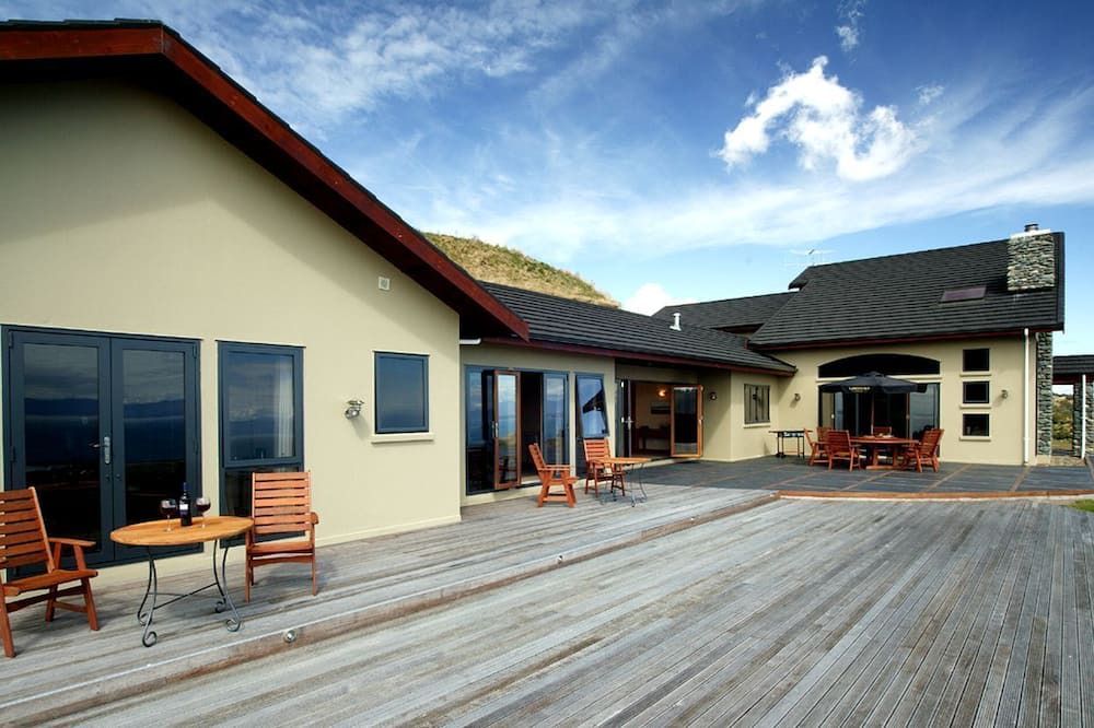 Todds Valley Cabin | Lodge Suite with Deck Overlooking the Beautiful Tasman Bay in New Zealand