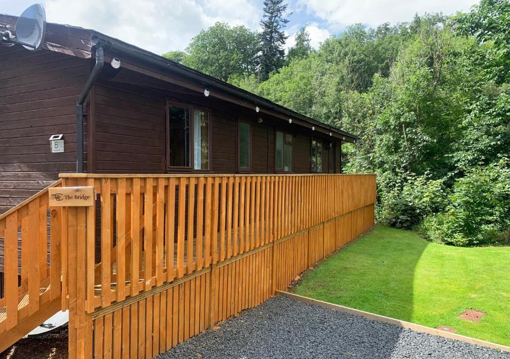 Hawick House | Lodge with river view - sleeps 6 - pet friendly