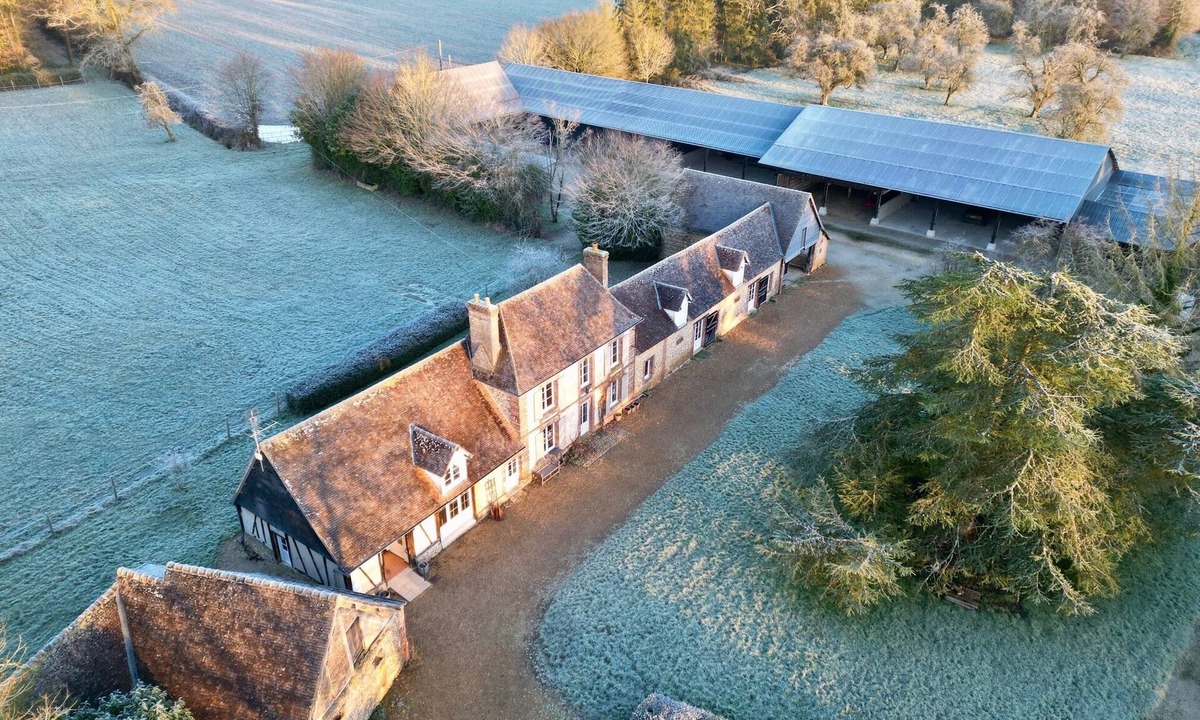 Saint-Antonin-de-Sommaire Hotel | Lodges de la Ferme de la Chaise