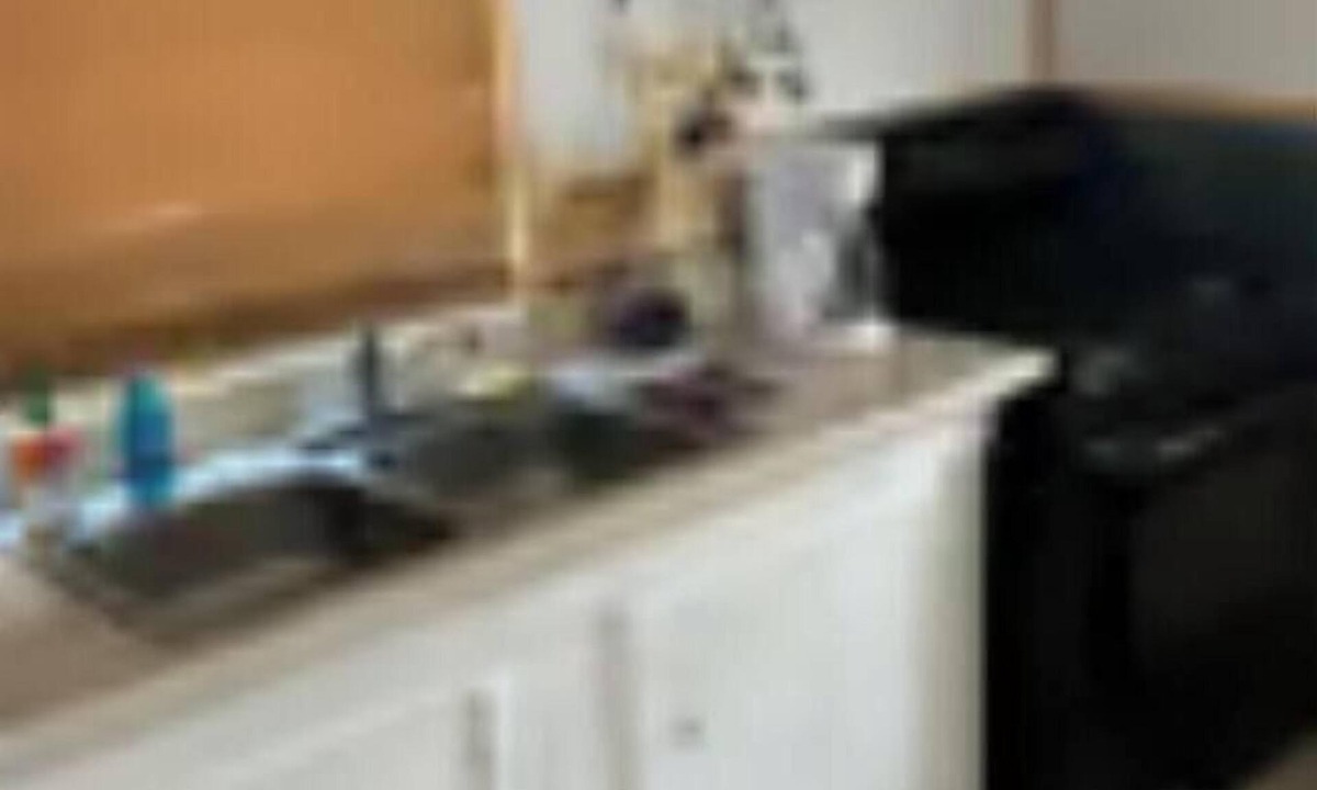 Tulelake RV Rental | Lodging 5, 2 twins, stove-top kitchen with necessities and hot water.