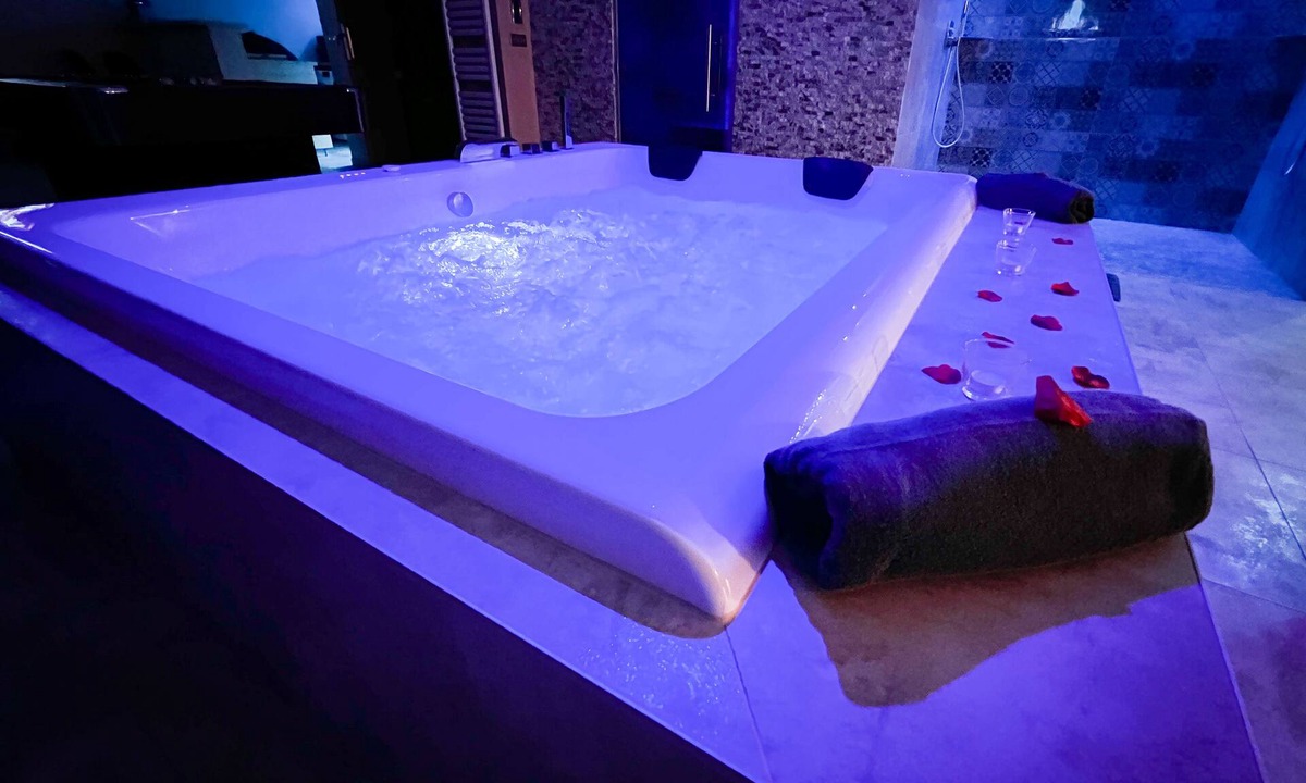 Cronenbourg Est Apartment | Loft 85m2 Jacuzzi Hammam Billiards Bar Shower Sauna