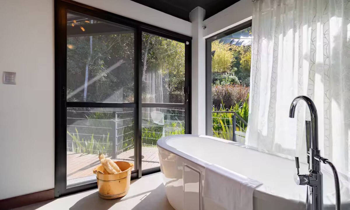 Florianopolis House | Loft by the Lagoon: Bathtub with View & Nature