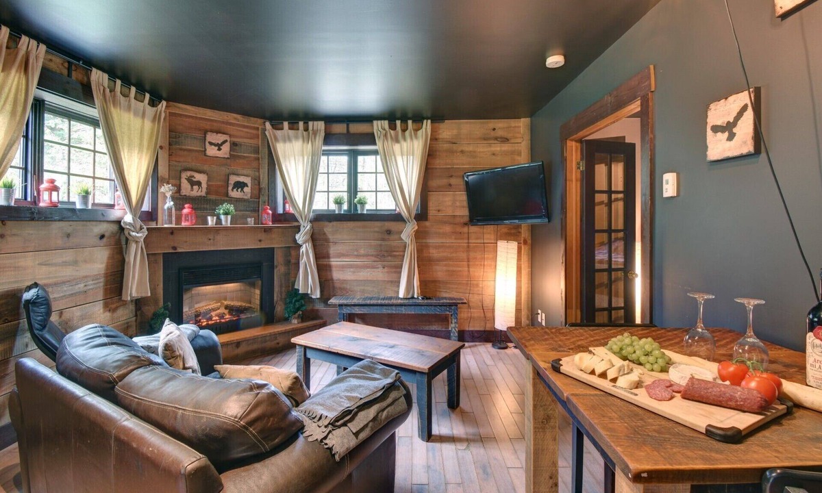 Cantley Cabin | Loft ideal for a couple. 9km from casino 5km Nordik spa Nature 6km Gatineau Park