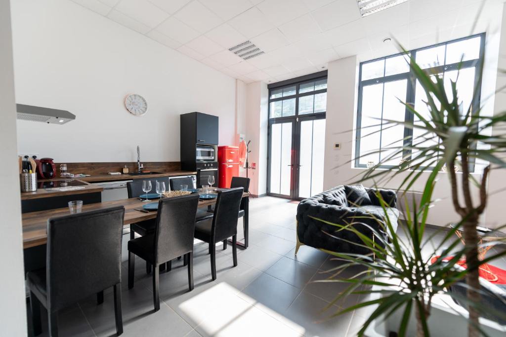 Rive-de-Gier Apartment | LOFT LA MINE D'OR - Parking gratuit et privé - Wifi - Tout équipé - Machine à laver