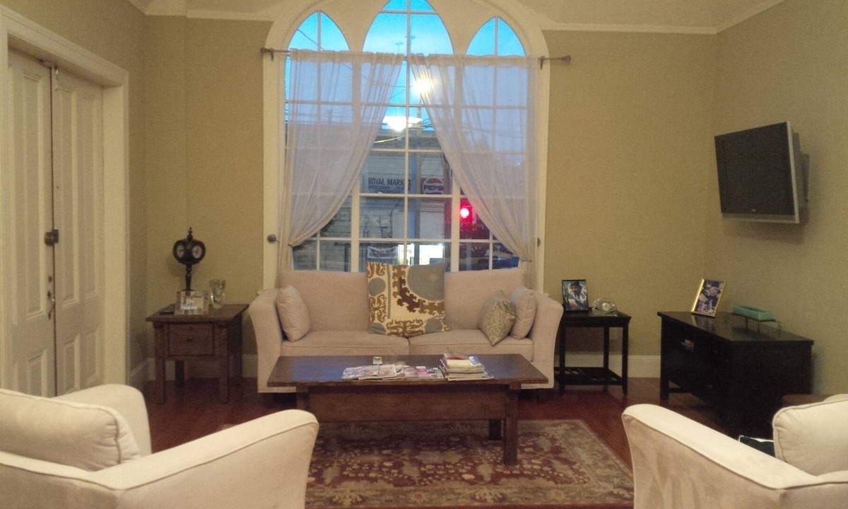 Lower Pacific Heights Condo | Loft-Like Flat With Gothic Cathedral Charm
