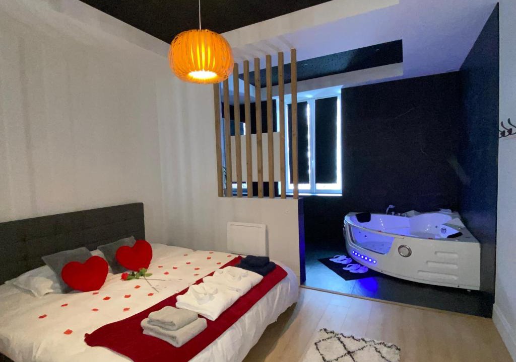 Valbenoite - Le Bernay - Valfuret Apartment | Loft romantique avec jacuzzi comprenant pack romantique et champagne OFFERTS