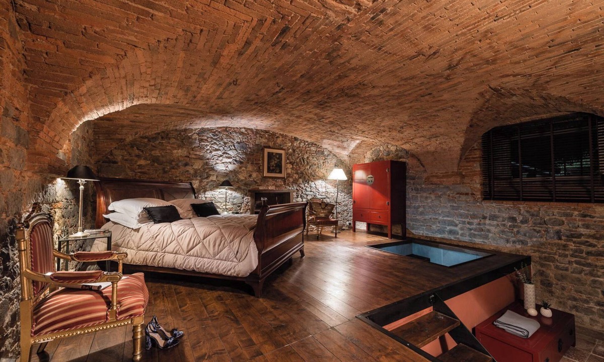 Matraia Apartment | Loft with Stone vaults in Villa Storica