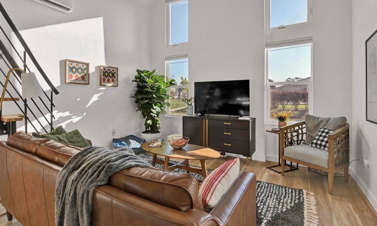 Babe Denny Cottage | Lofted house 3 min from Lucas Oil Stadium/downtown