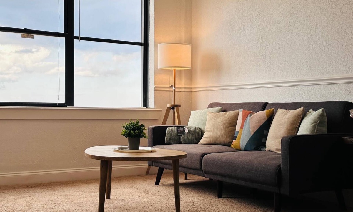 Downtown Jacksonville Apartment | Lofty Downtown Pad with High Rise Views