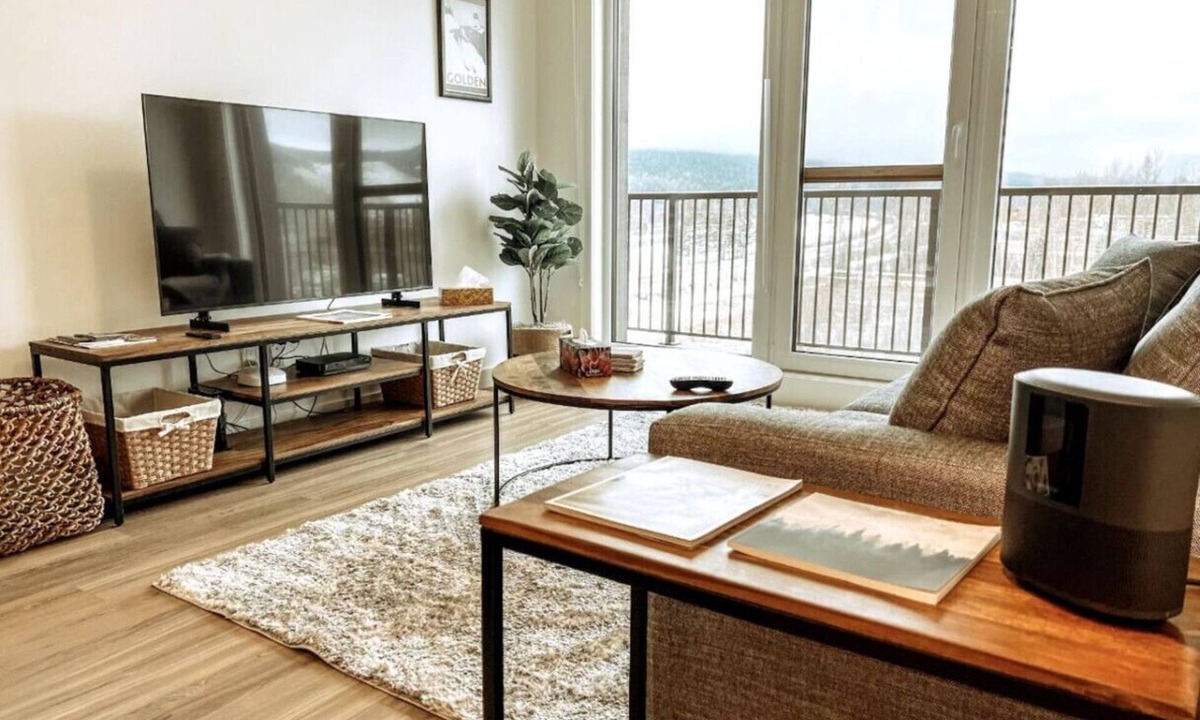 Golden Condo | Lofty Lookout - Downtown Condo