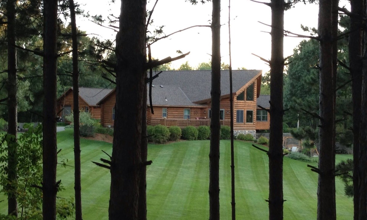 St. Joseph Cottage | Log Bear Den at Dancing Pines Retreat A Luxury Log Home & Pet Friendly.