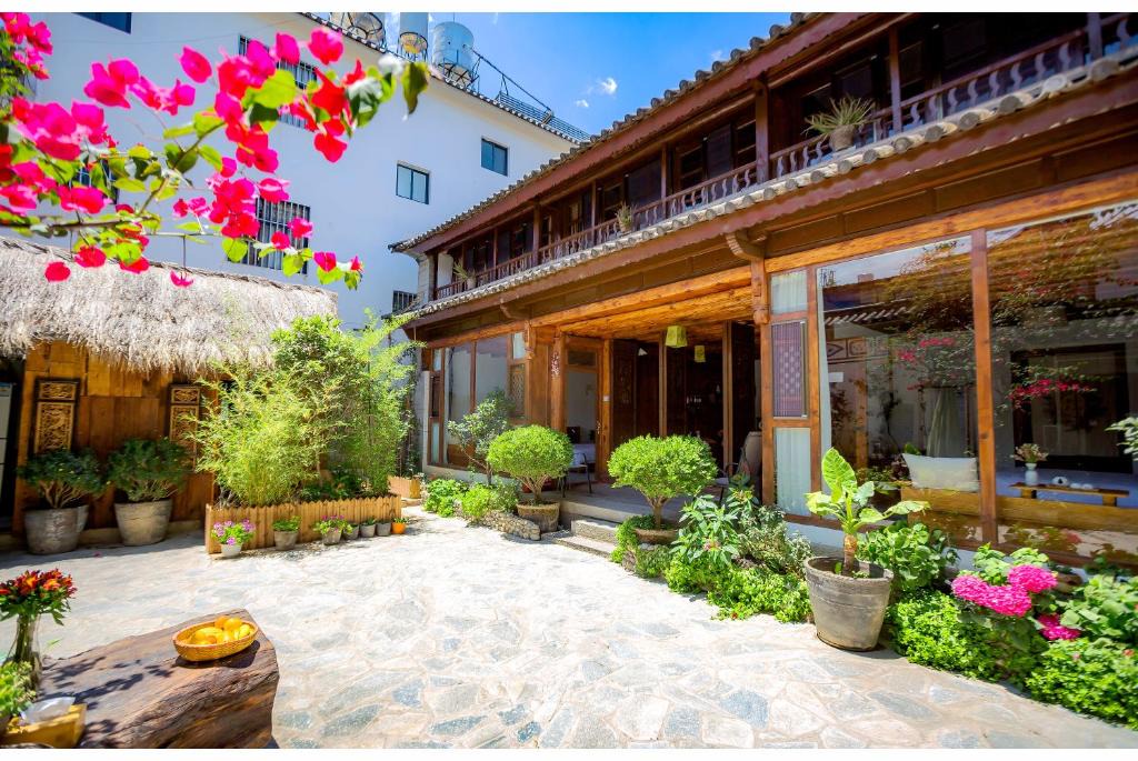 Dali Ancient Town House | Log Cabin
