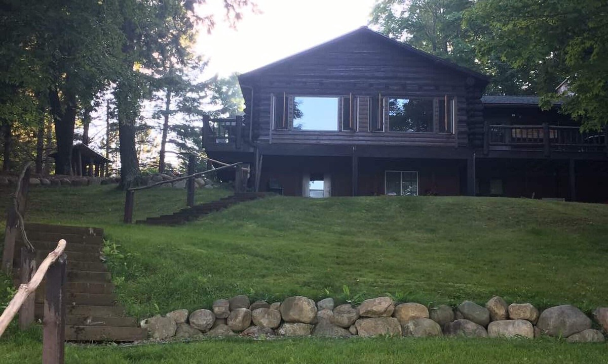 Winter Cabin | Log cabin on beautiful clear lake perfect for your family retreat.