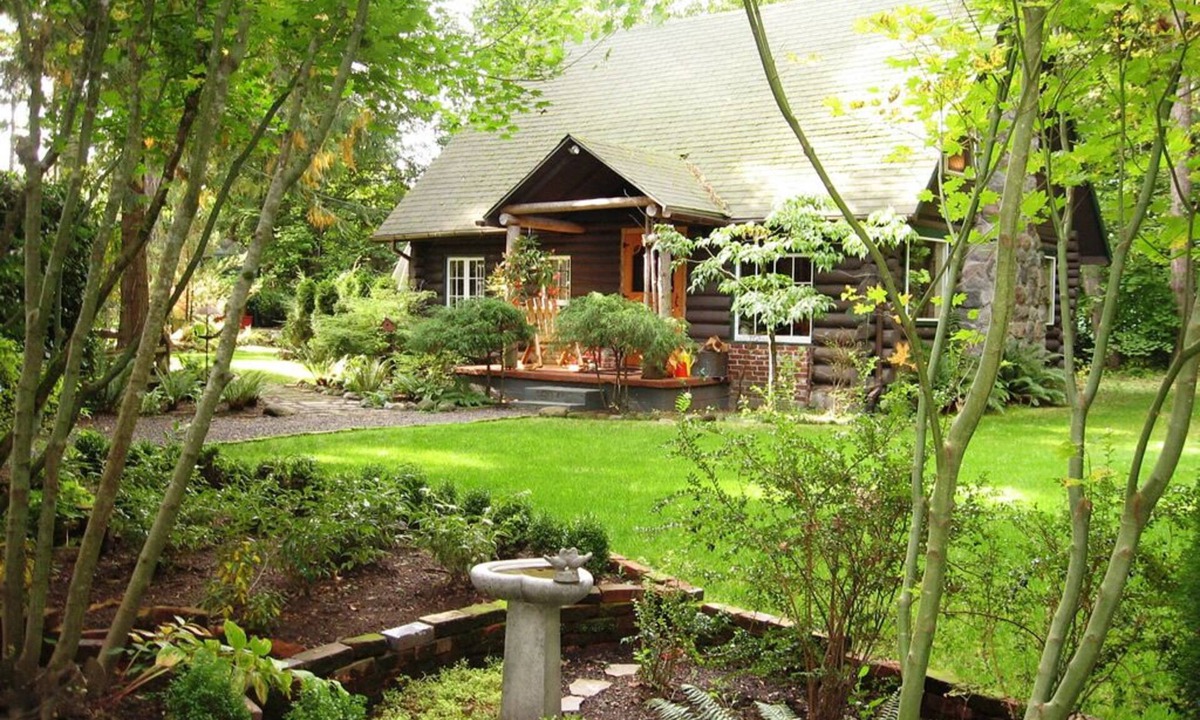 Marmot Cabin | Log cabin, private, hottub, sauna, spa, gardens, featured in national magazine.