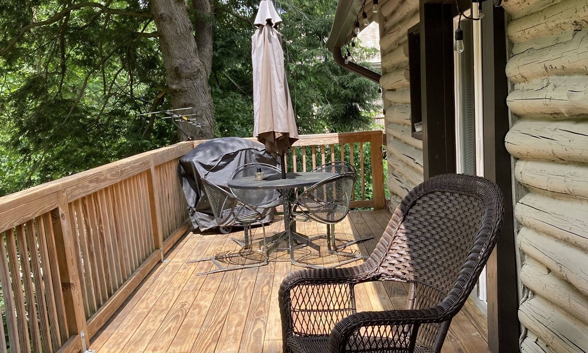 Bat Cave Cabin | Log cabin , riverfront,Hot Tub, mins to Chimney Rck /Lake Lure , Fishing