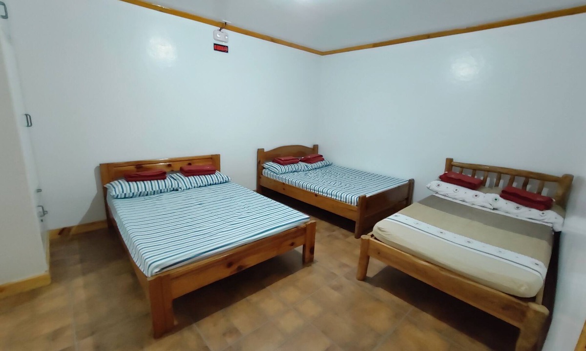 Baguio House | Log Homes Inspired Unit w/Wi-Fi and Cable