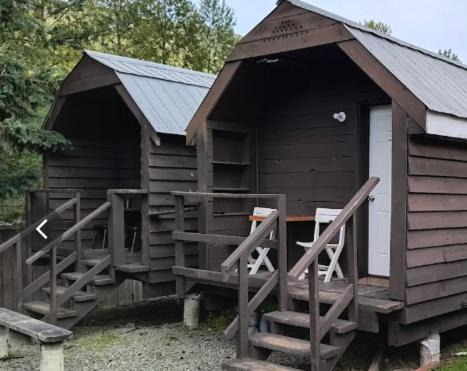 Avola Cabin | Log Inn & Pub