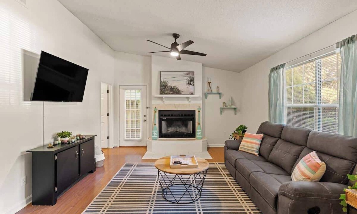 Brunswick House | Loggerhead Crossing - Near FLETC/Restaurants/Shops