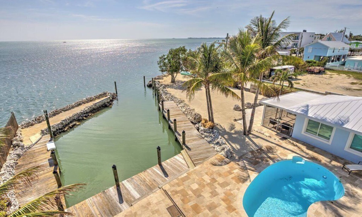 Marathon House | Loggerhead Lodge updated 4bed/4bath main house with 1bed/1bath guest house, private pool, dockage & open water views