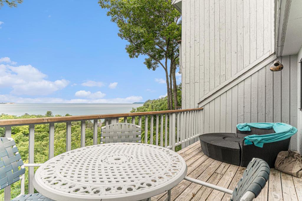 Maple City Apartment | Loggers Run, Unit 42