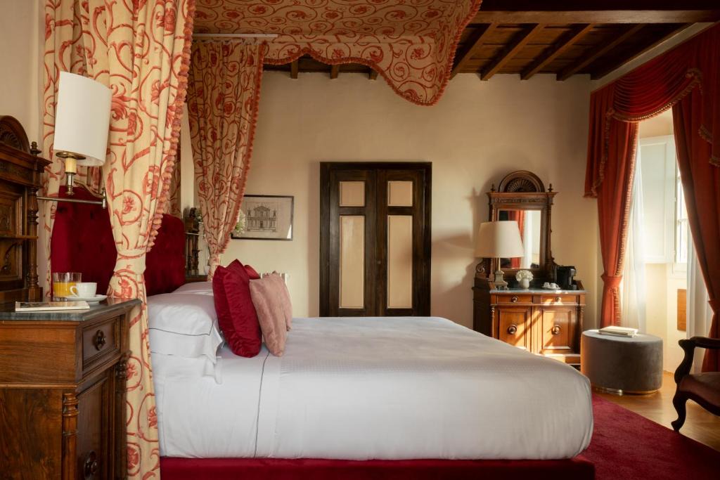 Santissima Annunziata Hotel | Loggiato Dei Serviti
