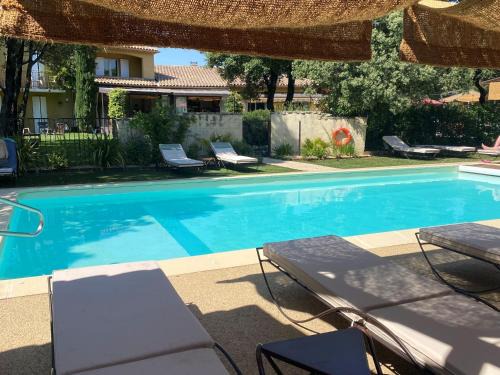 Grignan Hotel | Logis Hôtel La Bastide De Grignan & Restaurant La Chênaie