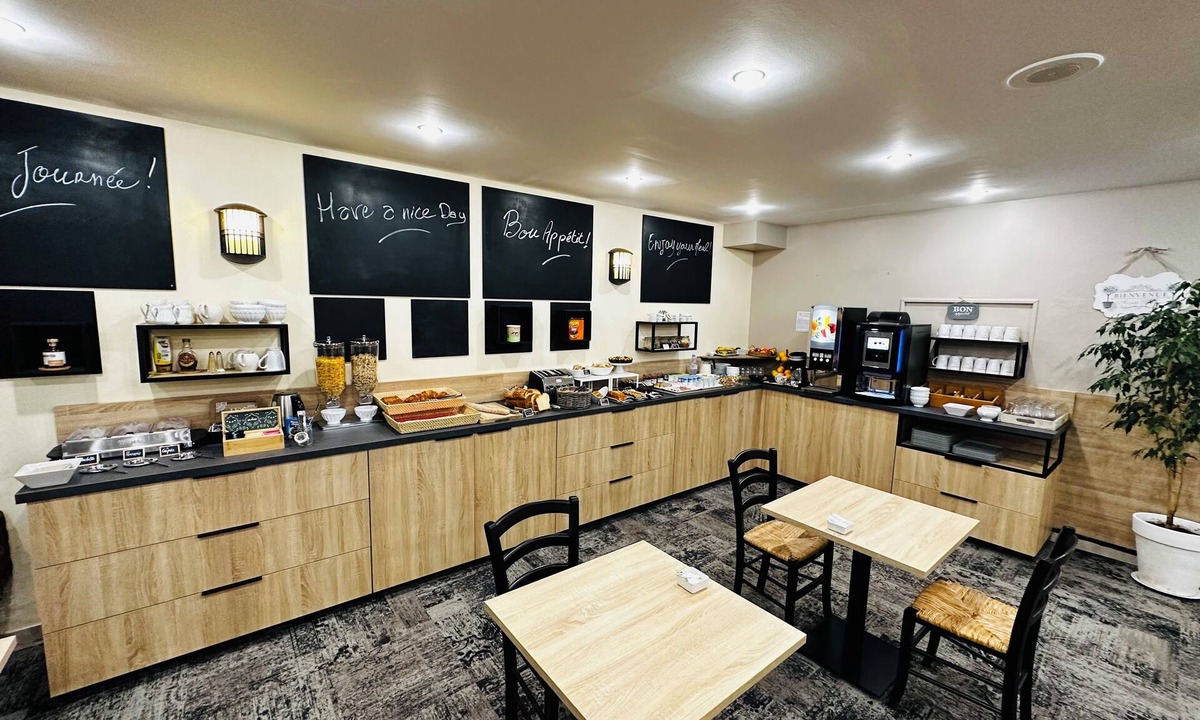 Chateaubernard Hotel | Logis Hôtel le Passiflore