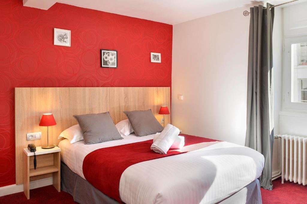 Richelieu Hotel | Logis Hôtel Restaurant Le Puits Doré
