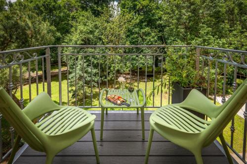 Banassac Hotel | Logis Hôtel Restaurant Les 2 Rives - CHAMBRES CLIMATISEES - A75, en bordure de rivière