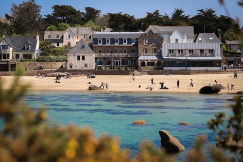 Perros-Guirec Hotel | Logis Hôtel Saint Guirec Et De La Plage