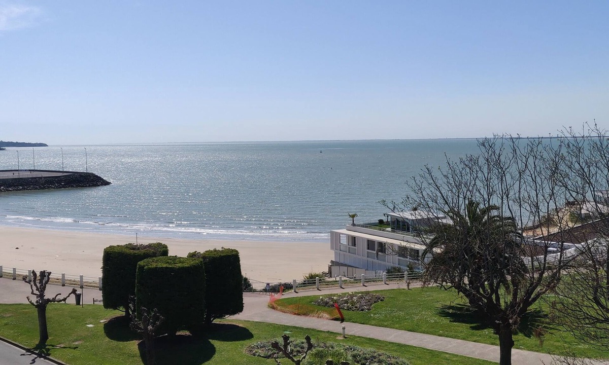 Royan Hotel | Logis Hotel Les Bleuets