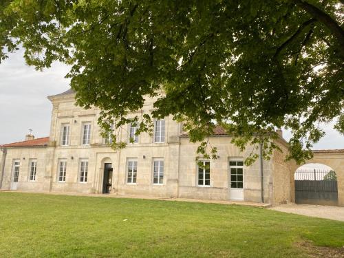 Arthenac House | Logis Poussard