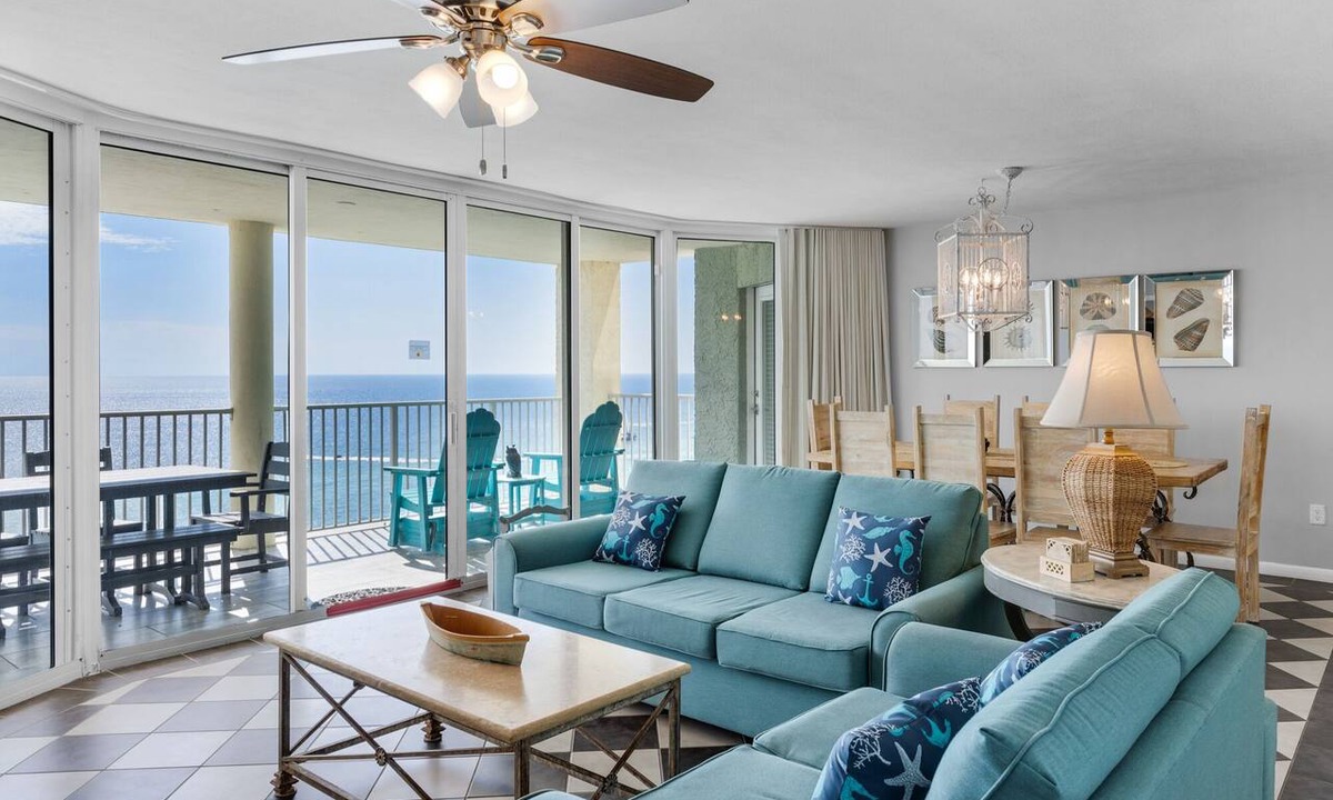 Long Beach Condo | LONG BEACH 2 BEDROOM CONDO WITH 2 SEASONAL BEACH CHAIRS WITH UMBRELLA