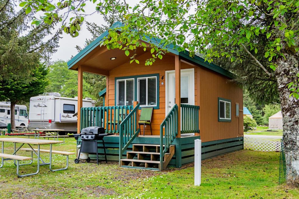 Seaview Resort | Long Beach Camping Resort Studio Cabin 5