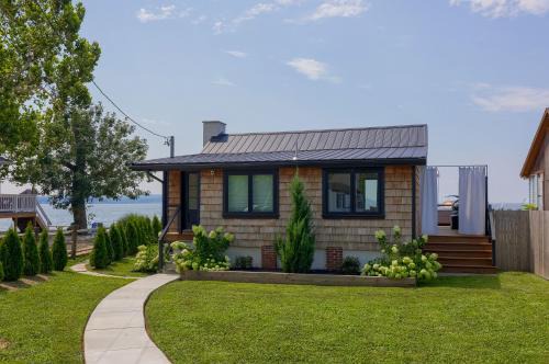 Perryville House | Long Beach Cottage