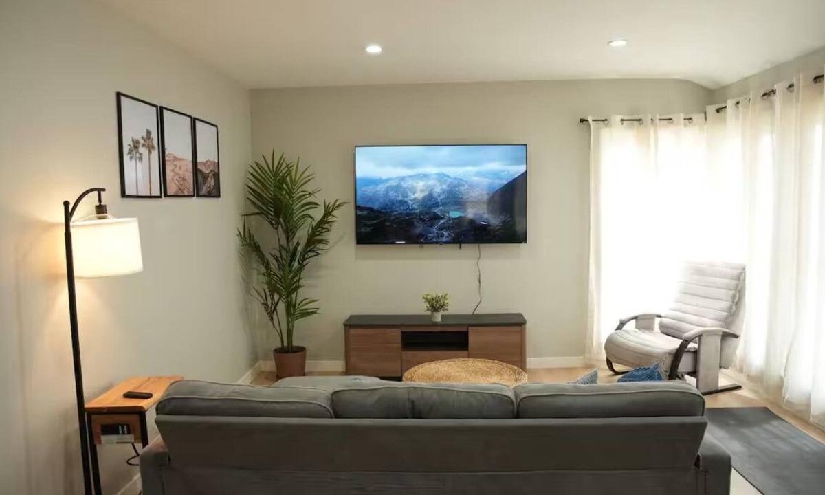 South of Conant House | Long Beach Getaway – Relax & Unwind with Hot Tub Jacuzzi