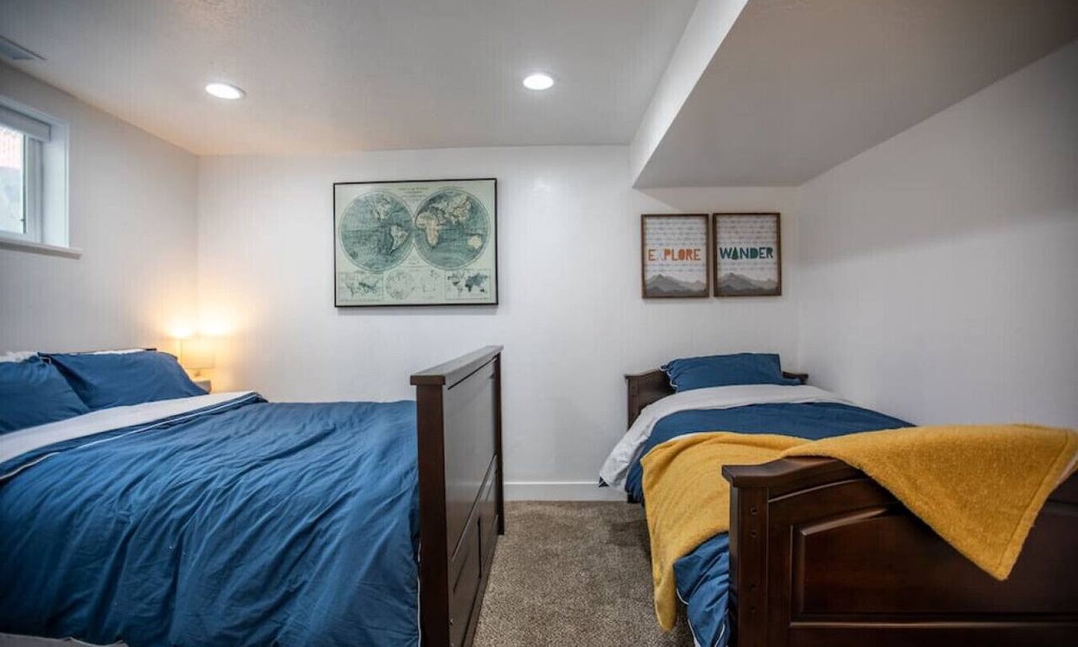 White City Apartment | Long Stays: Pet-Friendly, Modern 3BD Home