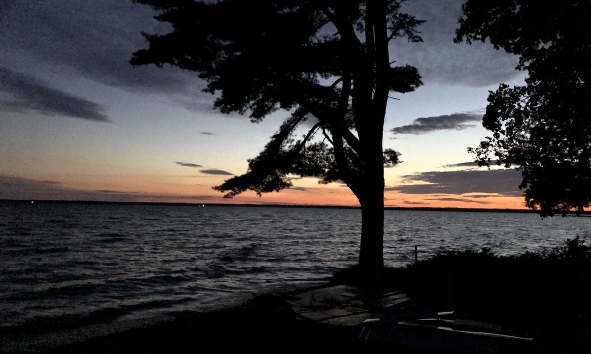 Rapid River Cottage | Longview cottage nestled on Big Bay DeNoc Sleeps 9 comfortably
