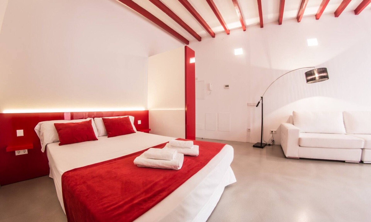 La Llotja-Born Apartment | Lonja Suites 3 red