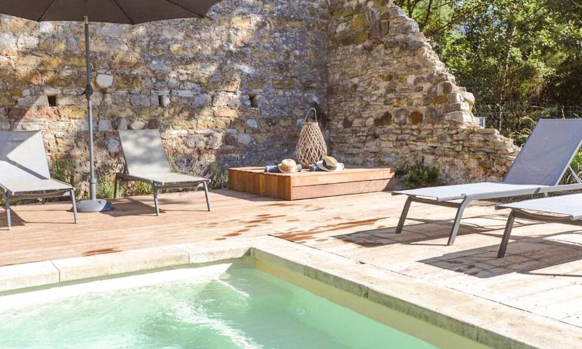 Rustrel House | Look forward to a relaxing vacation in this comfortable house with pool.