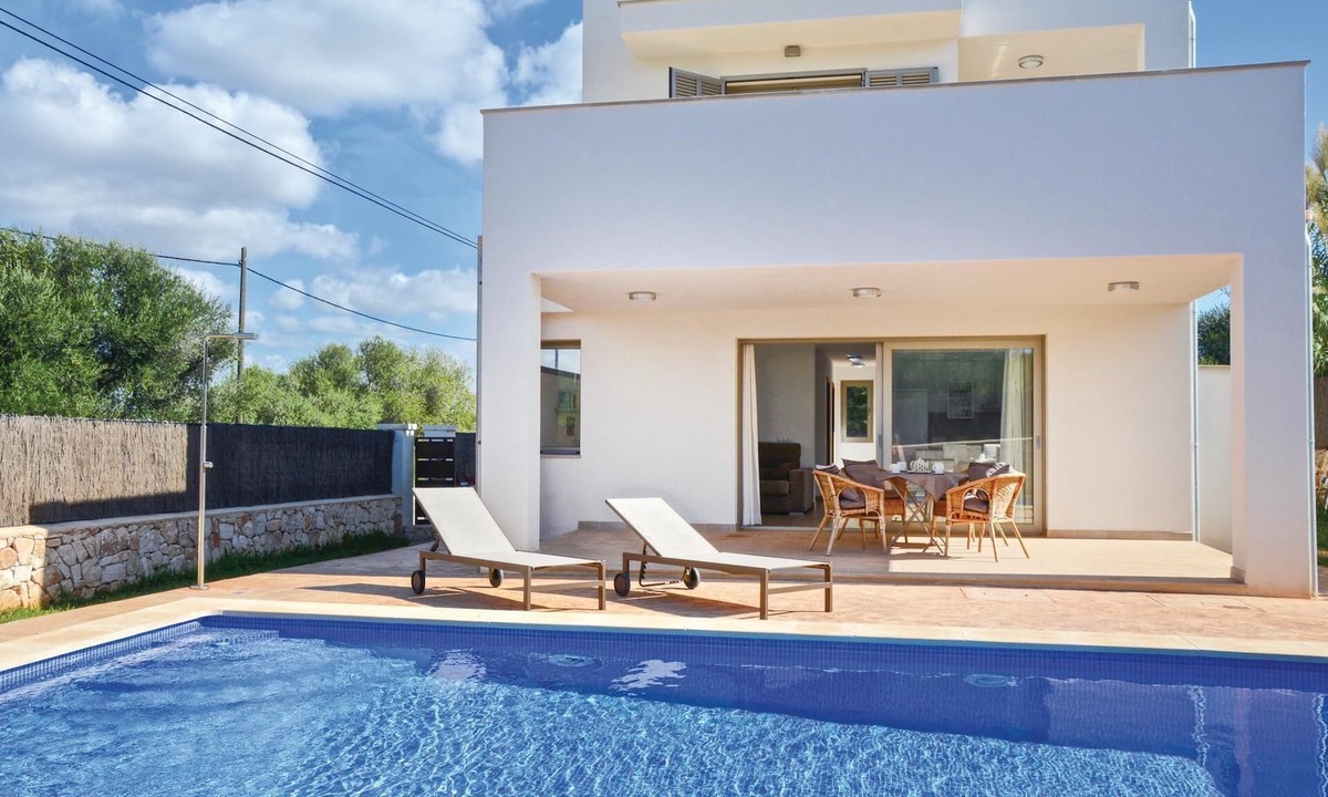 Cala Llombards House | Look forward to this modern and light-flooded vacation home in the immediate vicinity of the most be