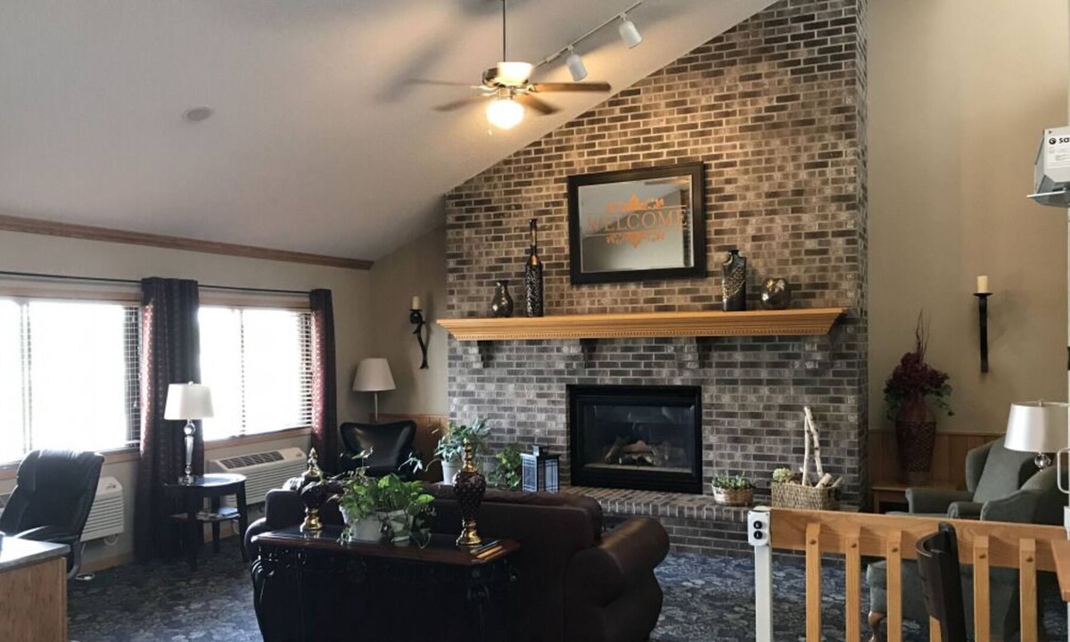Thorp House | Look No More! Free Parking and Breakfast, Budget-friendly, Near Veterans Park!