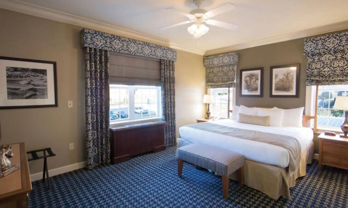 Stonehouse Resort | Looking for a quiet, relaxing place to get away? This is the place for you!
