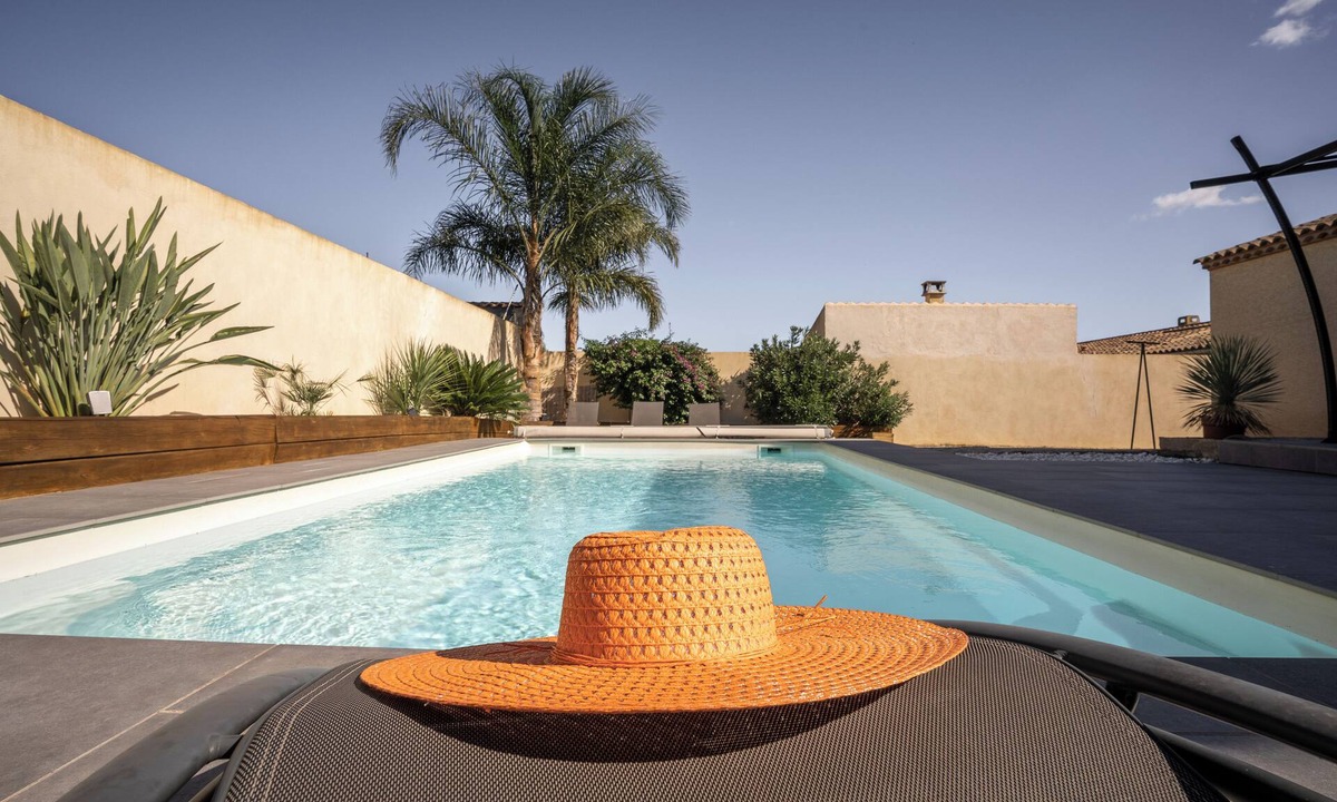 Mailhac Villa | Looking for authenticity, sun, swimming pool, relaxation with family or friends?