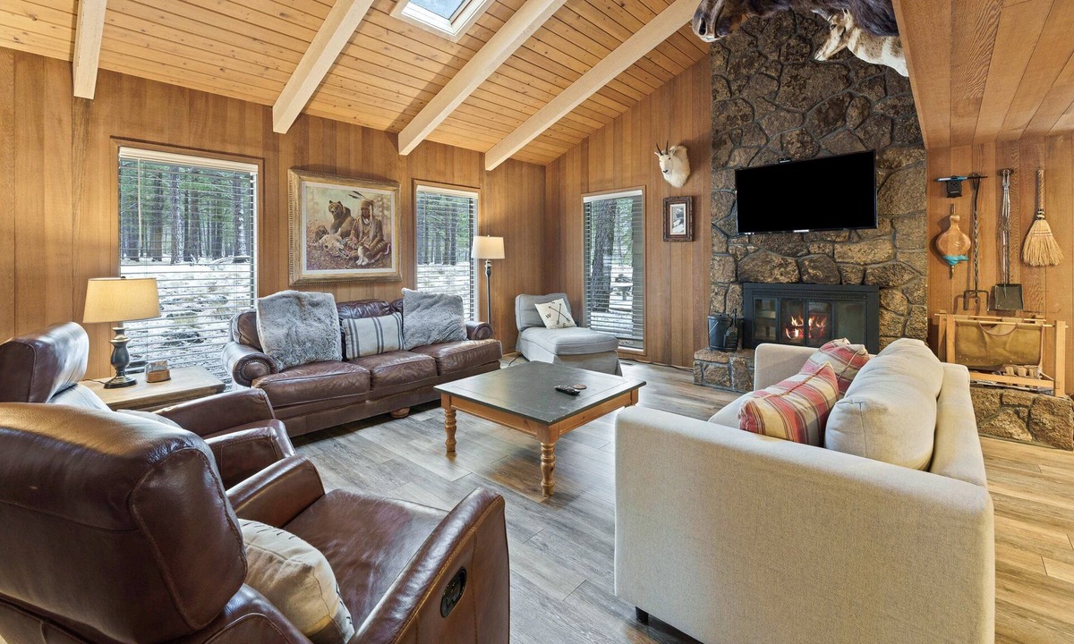 Overlook Park House | Lookout 3 - SHARC Passes, Walk to SHARC, Sunriver Traditional