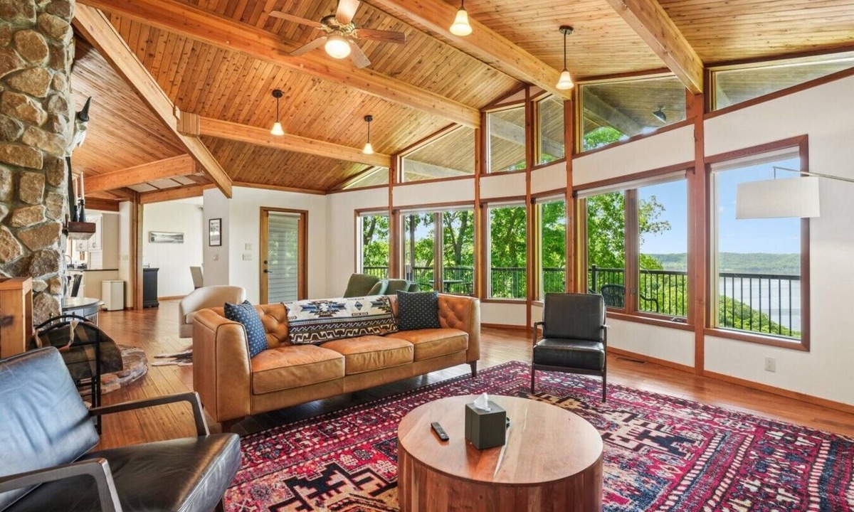 Eastman House | Lookout Lodge Mississippi River retreat