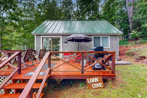 Oakland House | Loon Cove